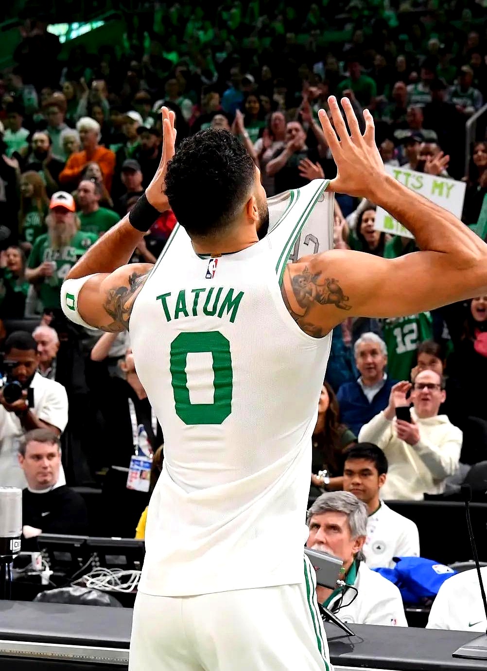 九游体育APP-包含里程碑夜波士顿凯尔特人复出首秀,NBA常规赛清晨刷纪录,压力陡增,更衣室氛围转暖的词条