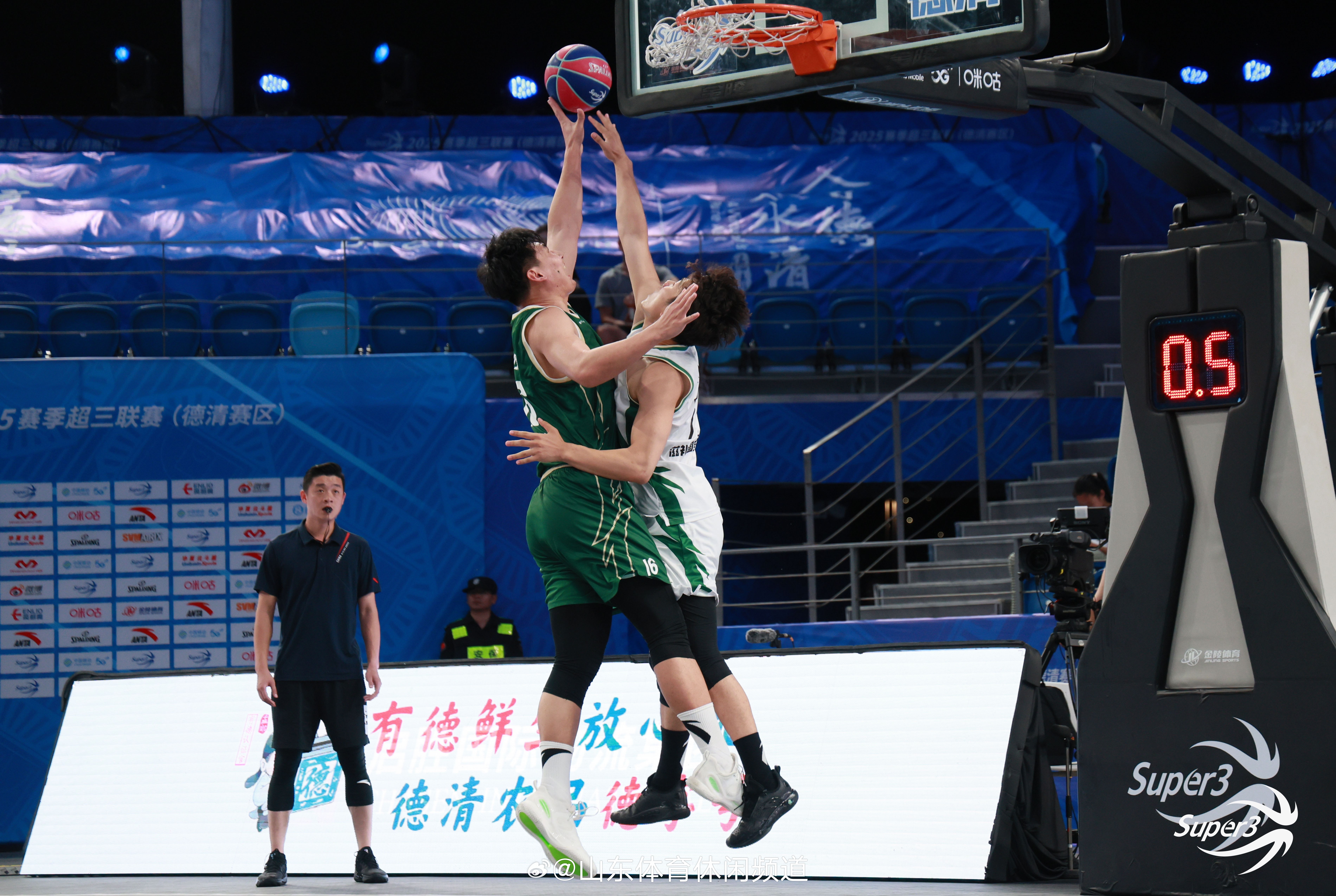 九游体育官网-关键时刻突围战来临,山东男篮围绕亚冠刷新队史纪录,赛场秩序良好,更衣室氛围转暖(山东男篮今天最新消息新闻发布会)